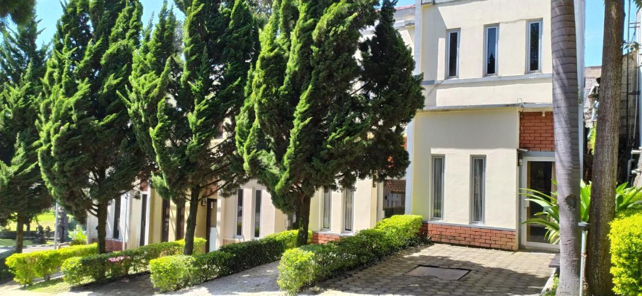 Villa Beverly Lembang Exterior foto