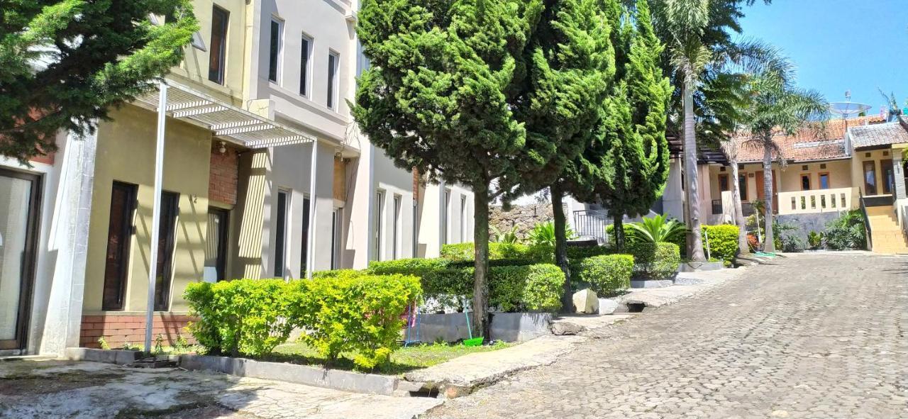 Villa Beverly Lembang Exterior foto