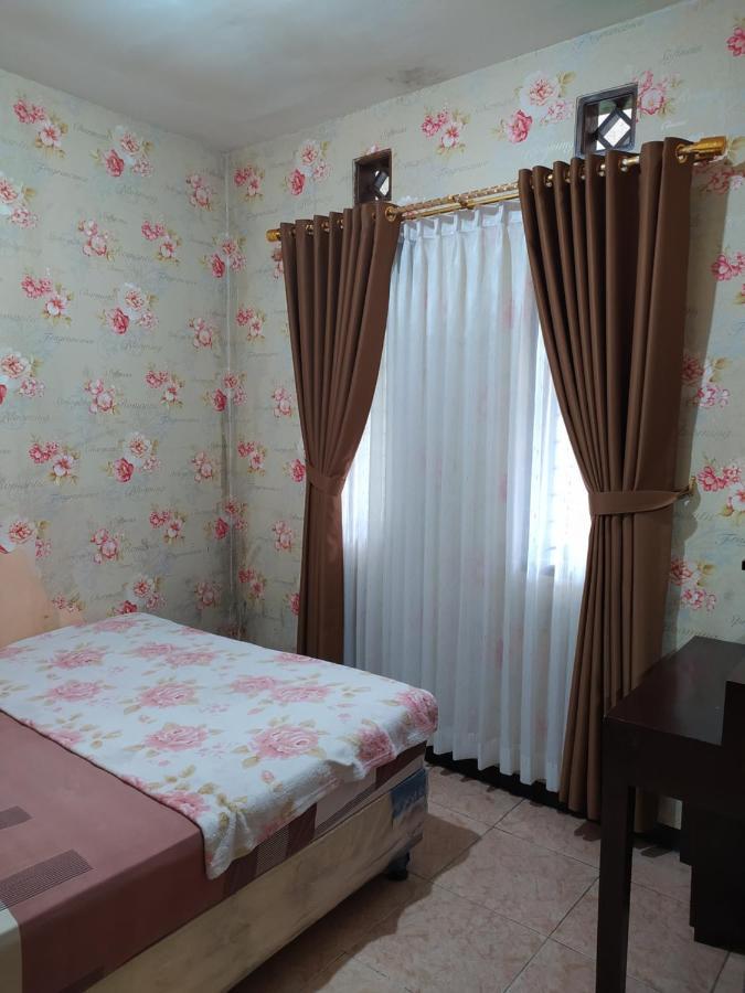Villa Beverly Lembang Exterior foto