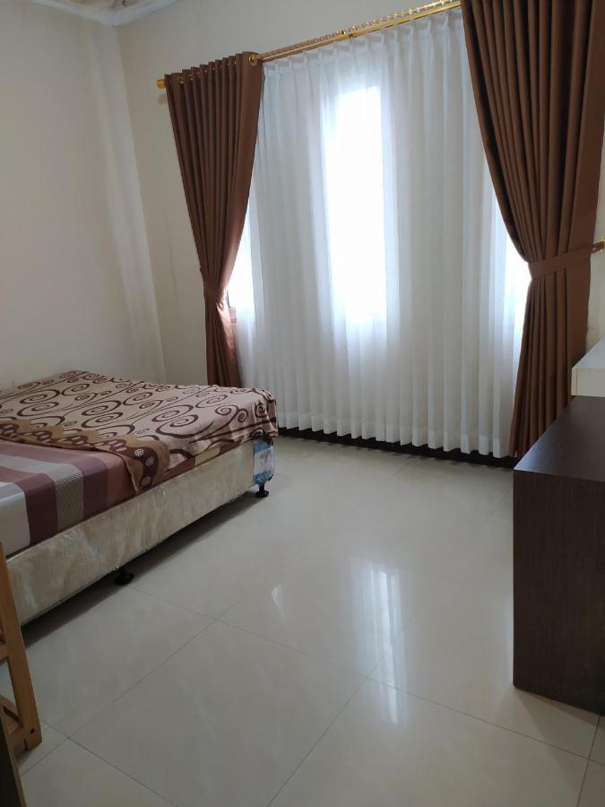 Villa Beverly Lembang Exterior foto