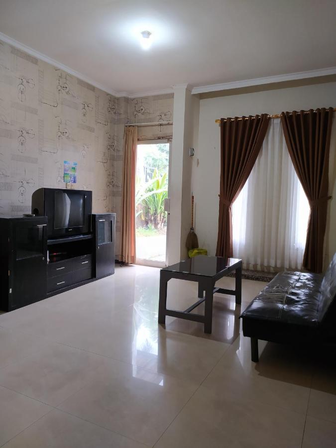 Villa Beverly Lembang Exterior foto