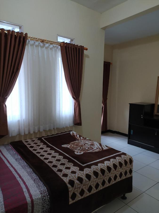 Villa Beverly Lembang Exterior foto
