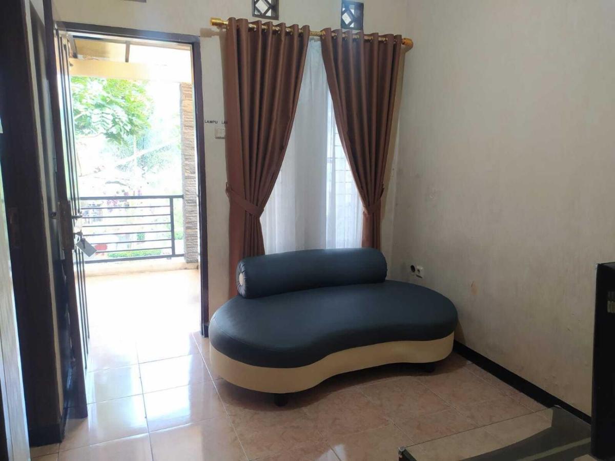Villa Beverly Lembang Exterior foto