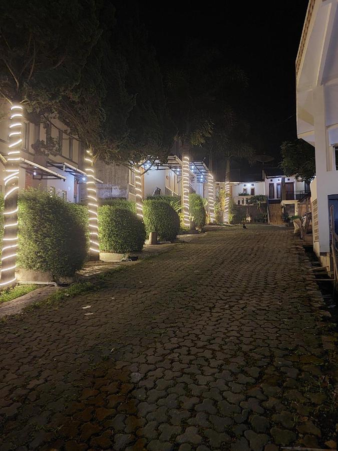 Villa Beverly Lembang Exterior foto