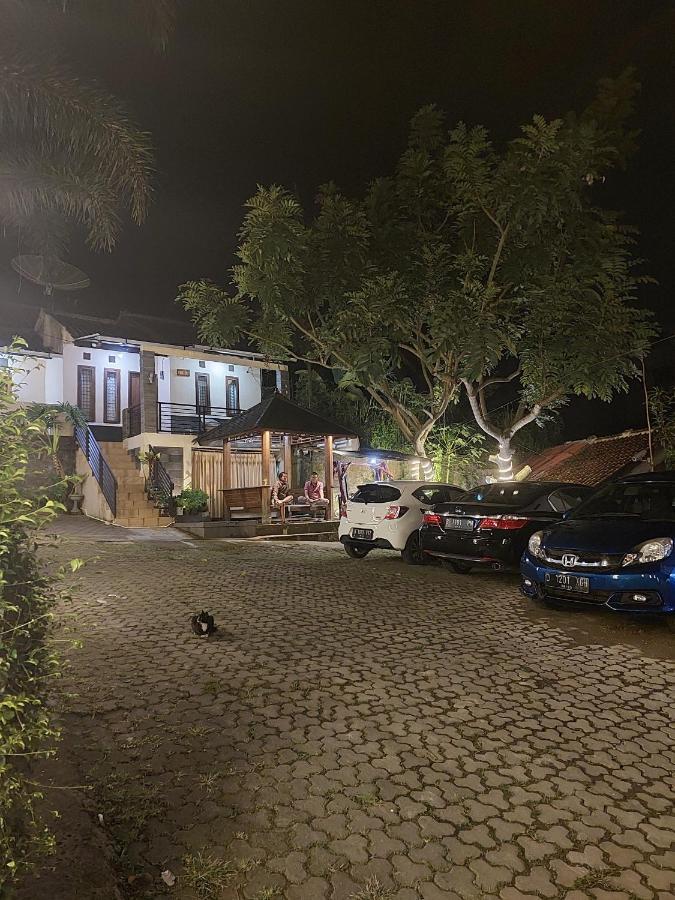 Villa Beverly Lembang Exterior foto