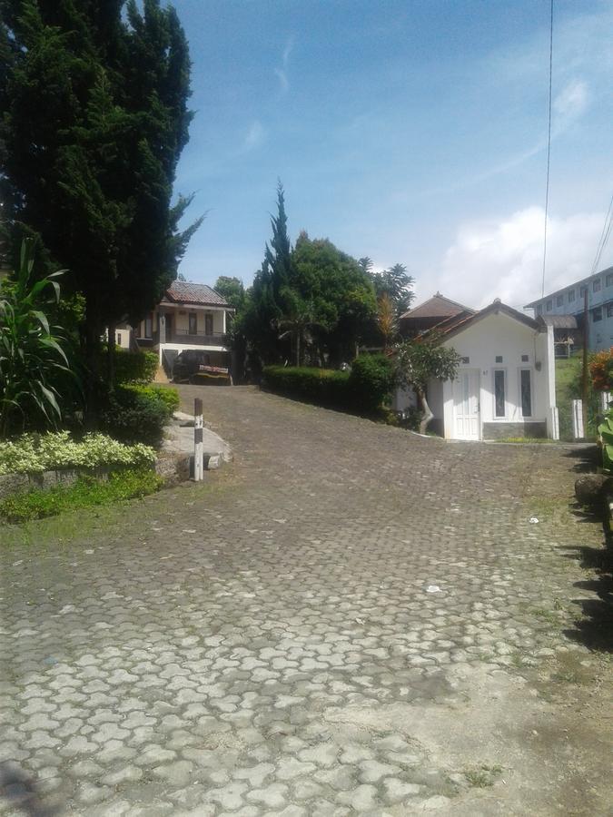 Villa Beverly Lembang Exterior foto