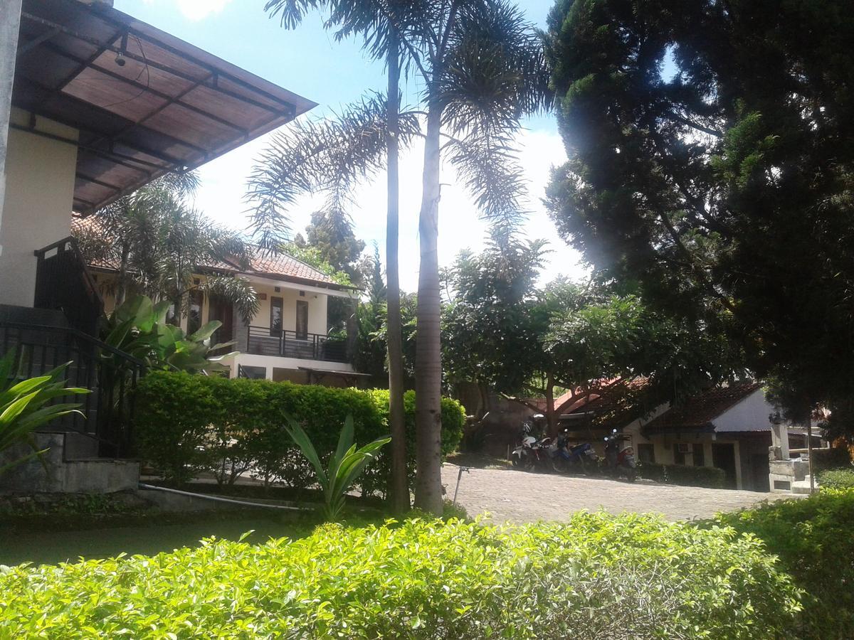 Villa Beverly Lembang Exterior foto